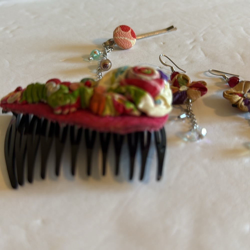 Bundle Of Japanese Hair Accessories and earrings Handmade - Picture 8 of 8